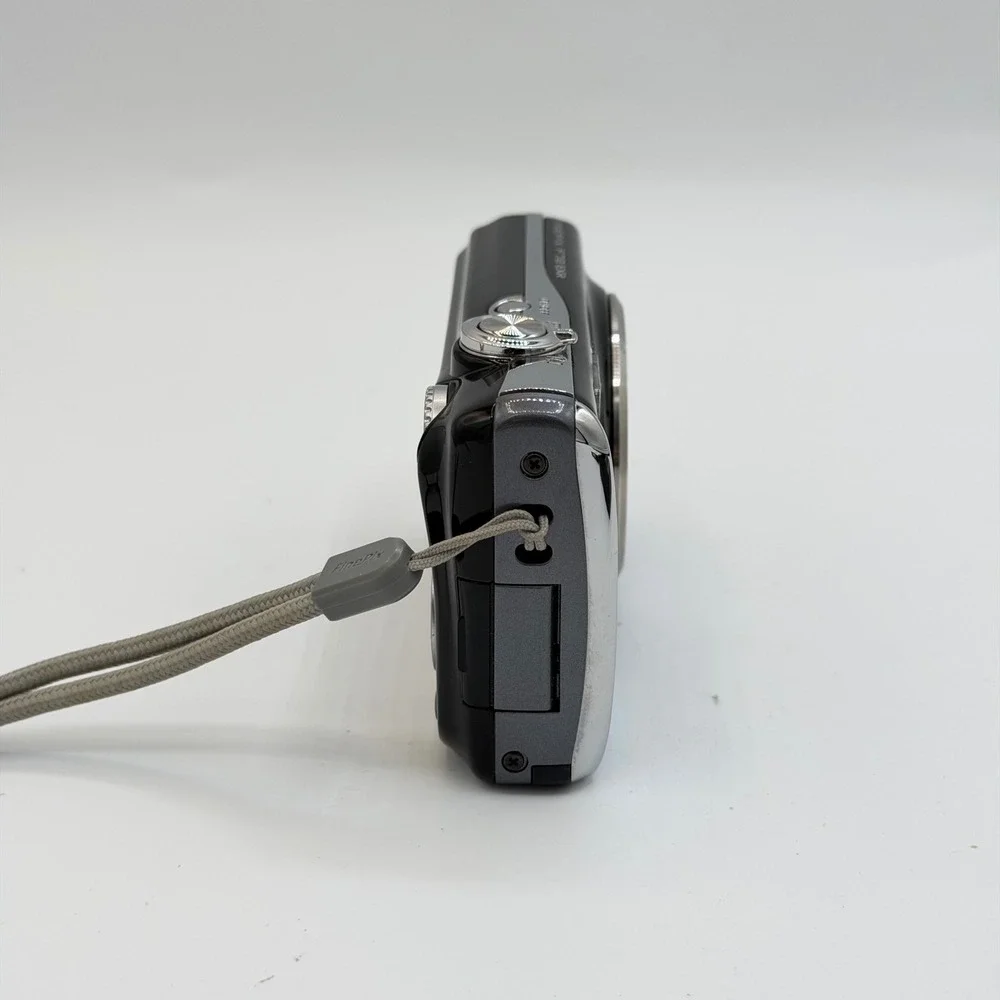 Fujifilm FinePix F72EXR Digital Camera Black 10x Optical Zoom Bundle SD Card